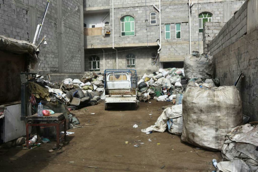   محل بيع وشراء الخردوات في العاصمة اليمنية صنعاء