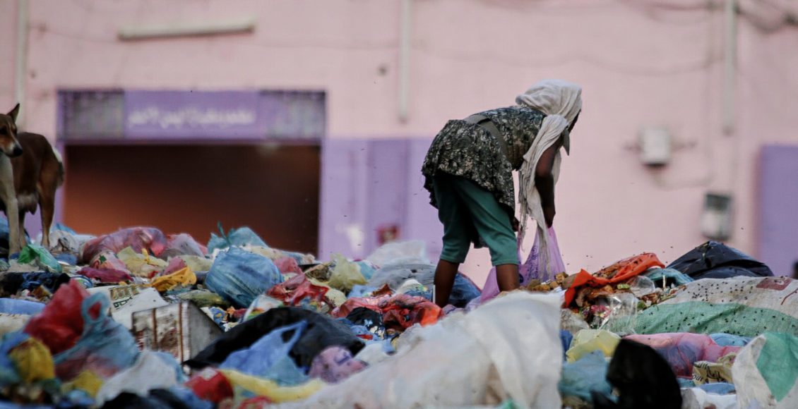 A girl searches through the waste for recyclable plastic and metal materials that can be sold | Taiz Governorate | Visualization: Hamza Al-Jubaihi